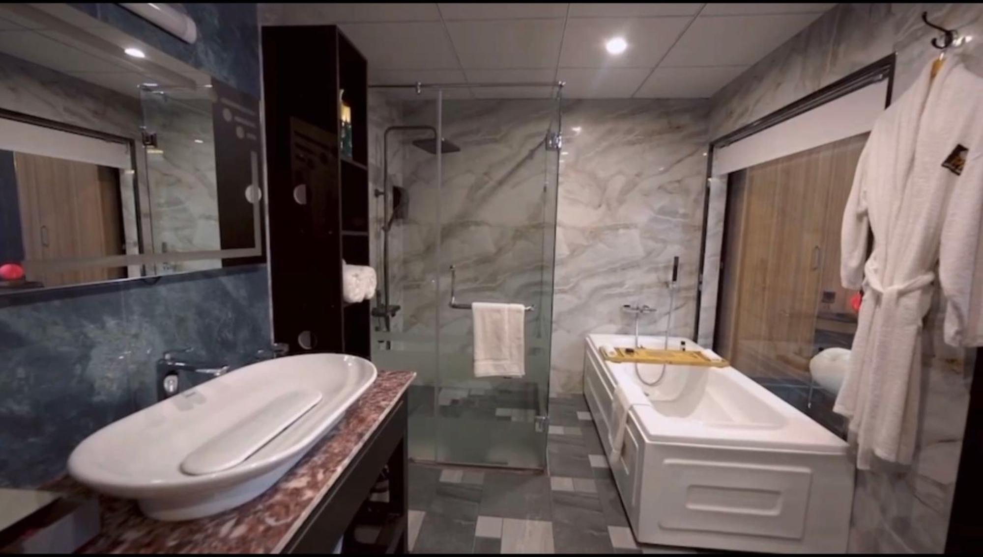 Iyi Luxury Inn Swat Saidu Sharif Exterior photo